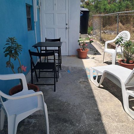 Michand Guest Apartments- Cozy One Or Two Bedroom- 5 Walk Minutes From Airport 10 Mins Drive To Oistins Or Beach كرايست تشيرش المظهر الخارجي الصورة