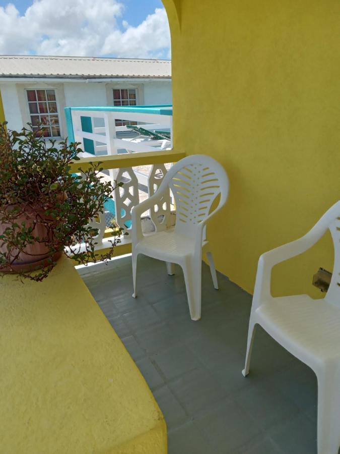 Michand Guest Apartments- Cozy One Or Two Bedroom- 5 Walk Minutes From Airport 10 Mins Drive To Oistins Or Beach كرايست تشيرش المظهر الخارجي الصورة