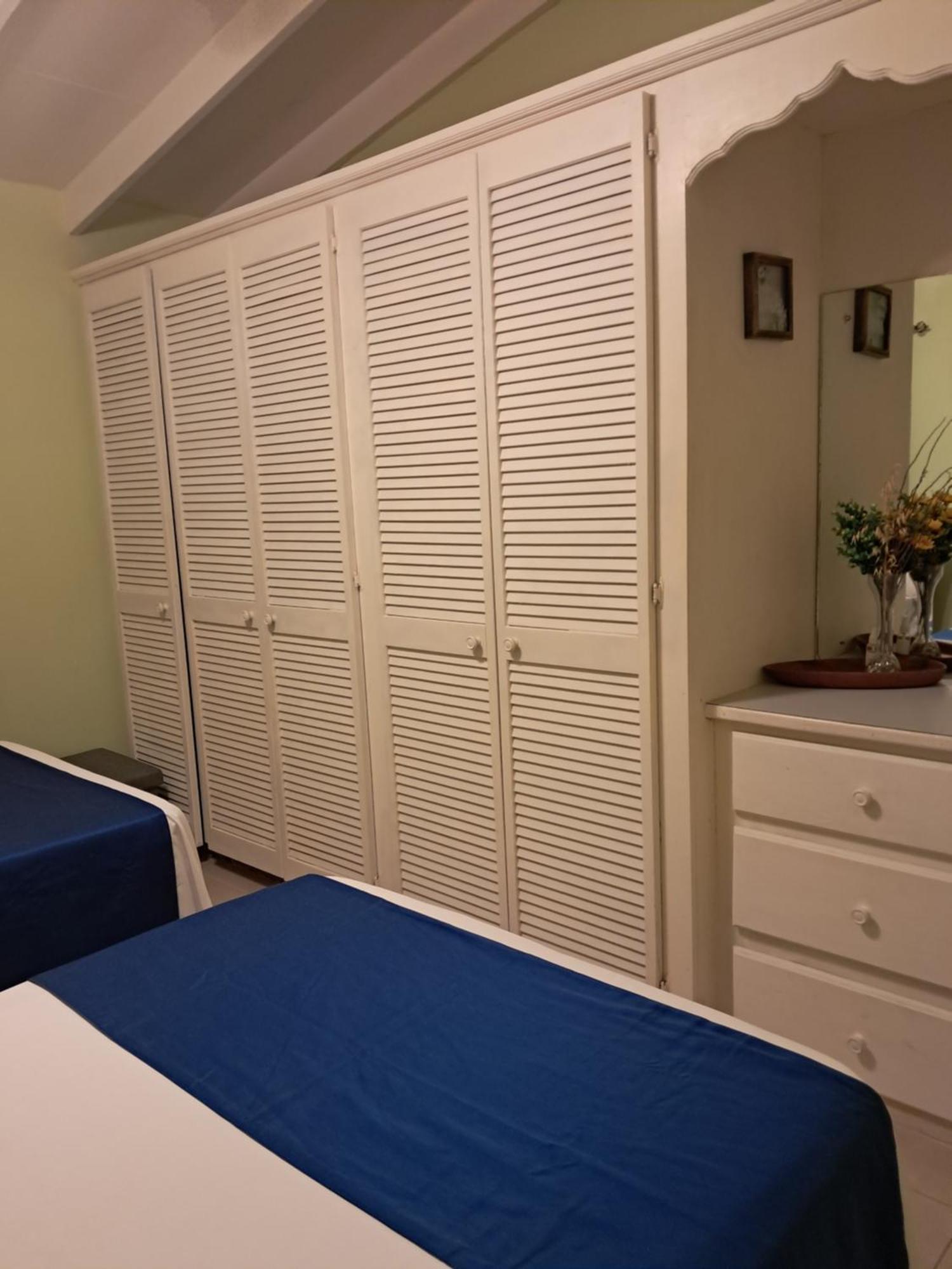 Michand Guest Apartments- Cozy One Or Two Bedroom- 5 Walk Minutes From Airport 10 Mins Drive To Oistins Or Beach كرايست تشيرش المظهر الخارجي الصورة