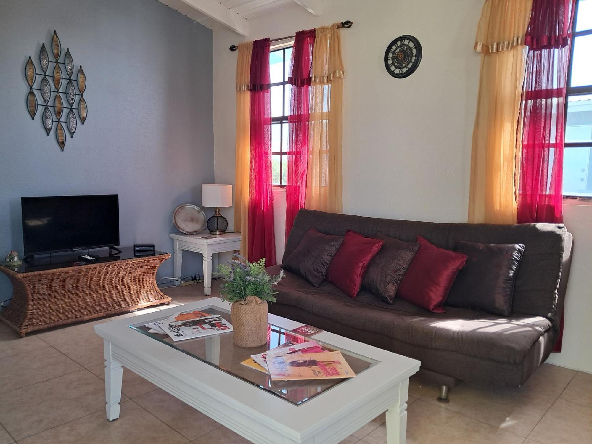 Michand Guest Apartments- Cozy One Or Two Bedroom- 5 Walk Minutes From Airport 10 Mins Drive To Oistins Or Beach كرايست تشيرش المظهر الخارجي الصورة