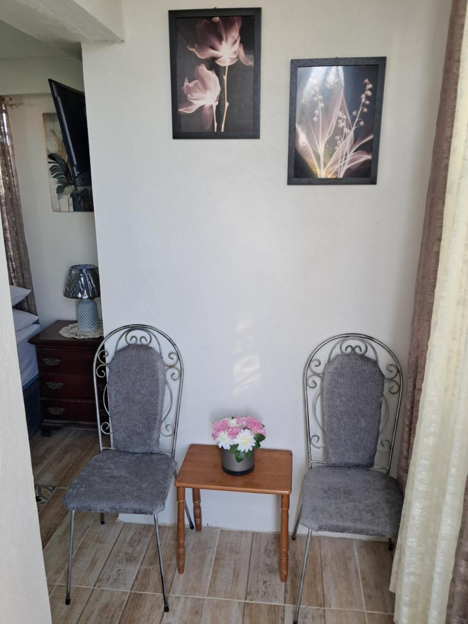 Michand Guest Apartments- Cozy One Or Two Bedroom- 5 Walk Minutes From Airport 10 Mins Drive To Oistins Or Beach كرايست تشيرش المظهر الخارجي الصورة
