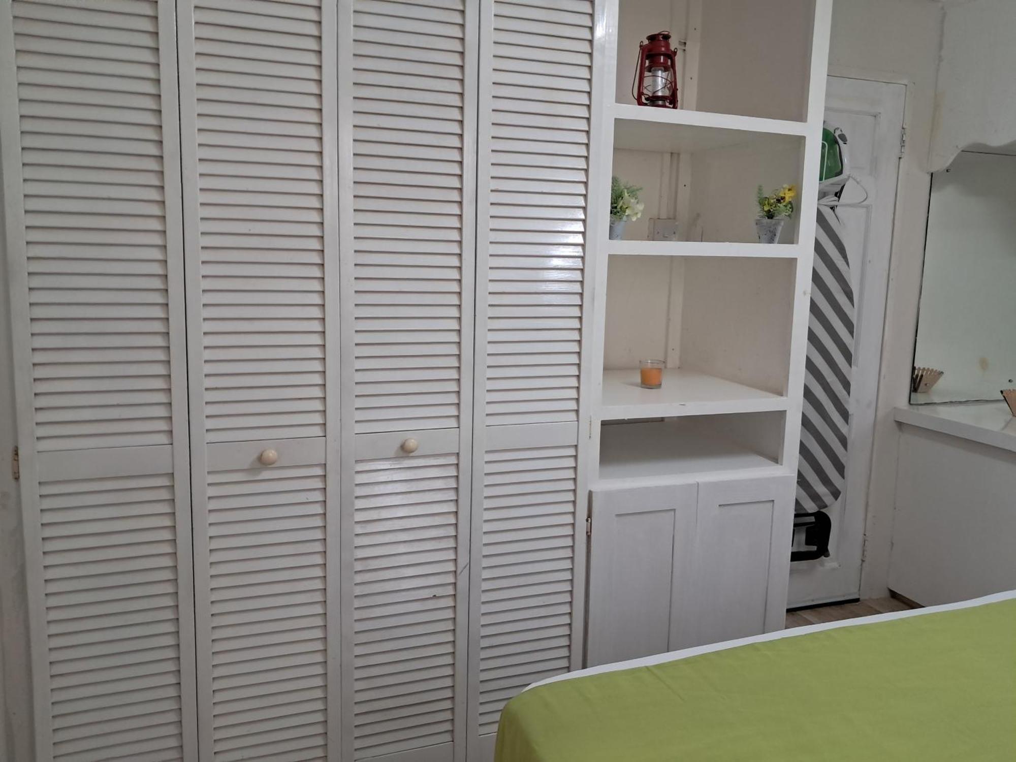 Michand Guest Apartments- Cozy One Or Two Bedroom- 5 Walk Minutes From Airport 10 Mins Drive To Oistins Or Beach كرايست تشيرش المظهر الخارجي الصورة