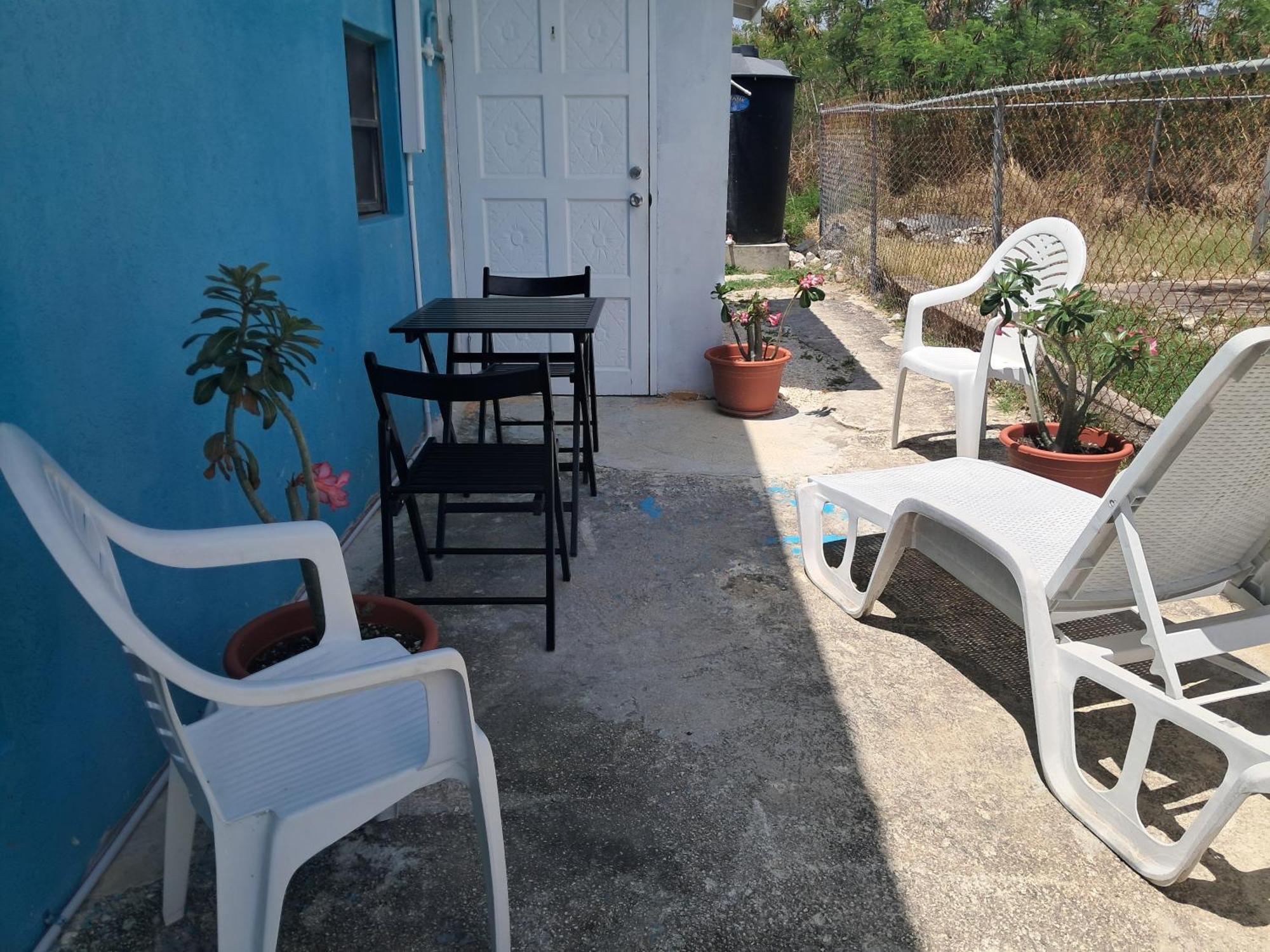 Michand Guest Apartments- Cozy One Or Two Bedroom- 5 Walk Minutes From Airport 10 Mins Drive To Oistins Or Beach كرايست تشيرش المظهر الخارجي الصورة